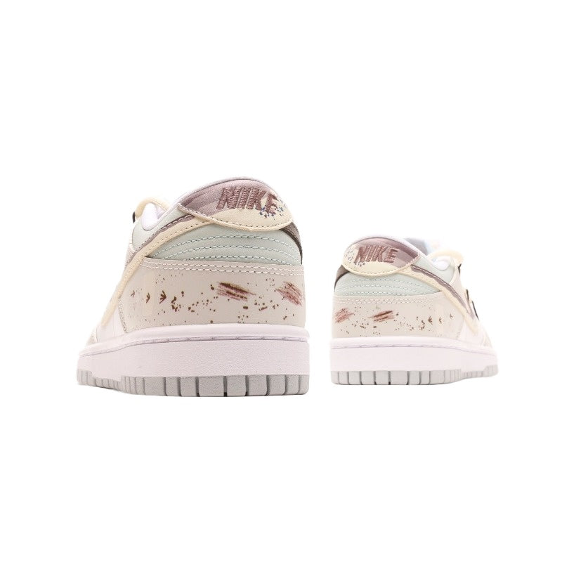 DK beige spots dye the streets